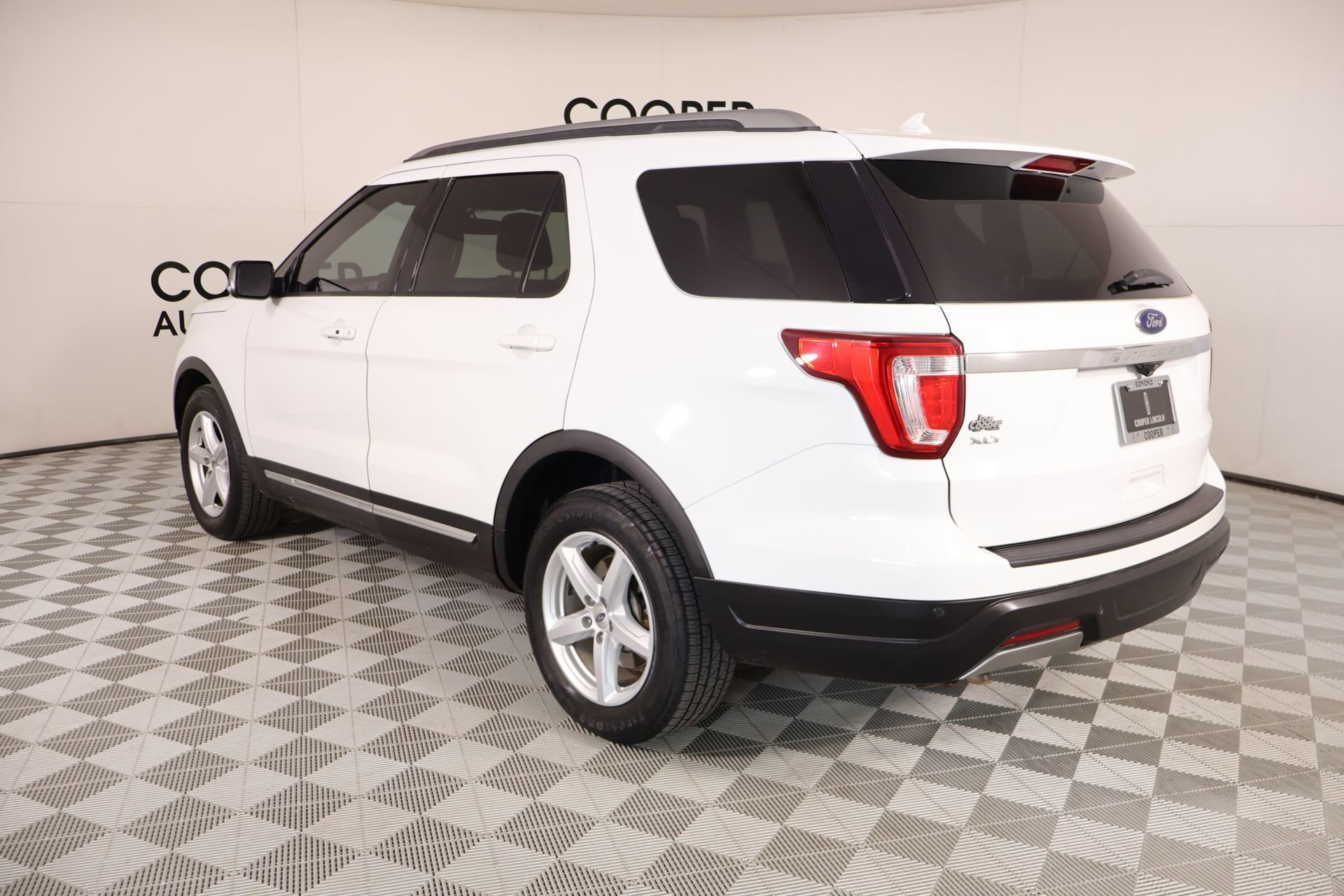 Used 2019 Ford Explorer XLT w/ Equipment Group 202A FWD image 23