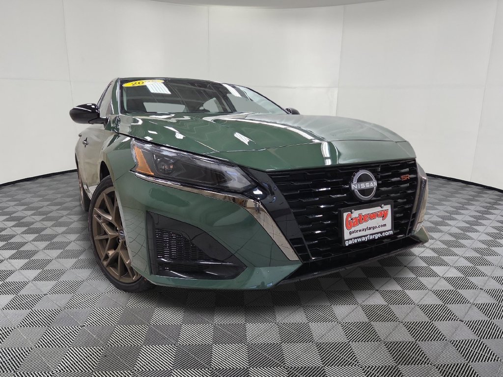 Used 2025 Nissan Altima 2.5 SR AWD/4WD image 2
