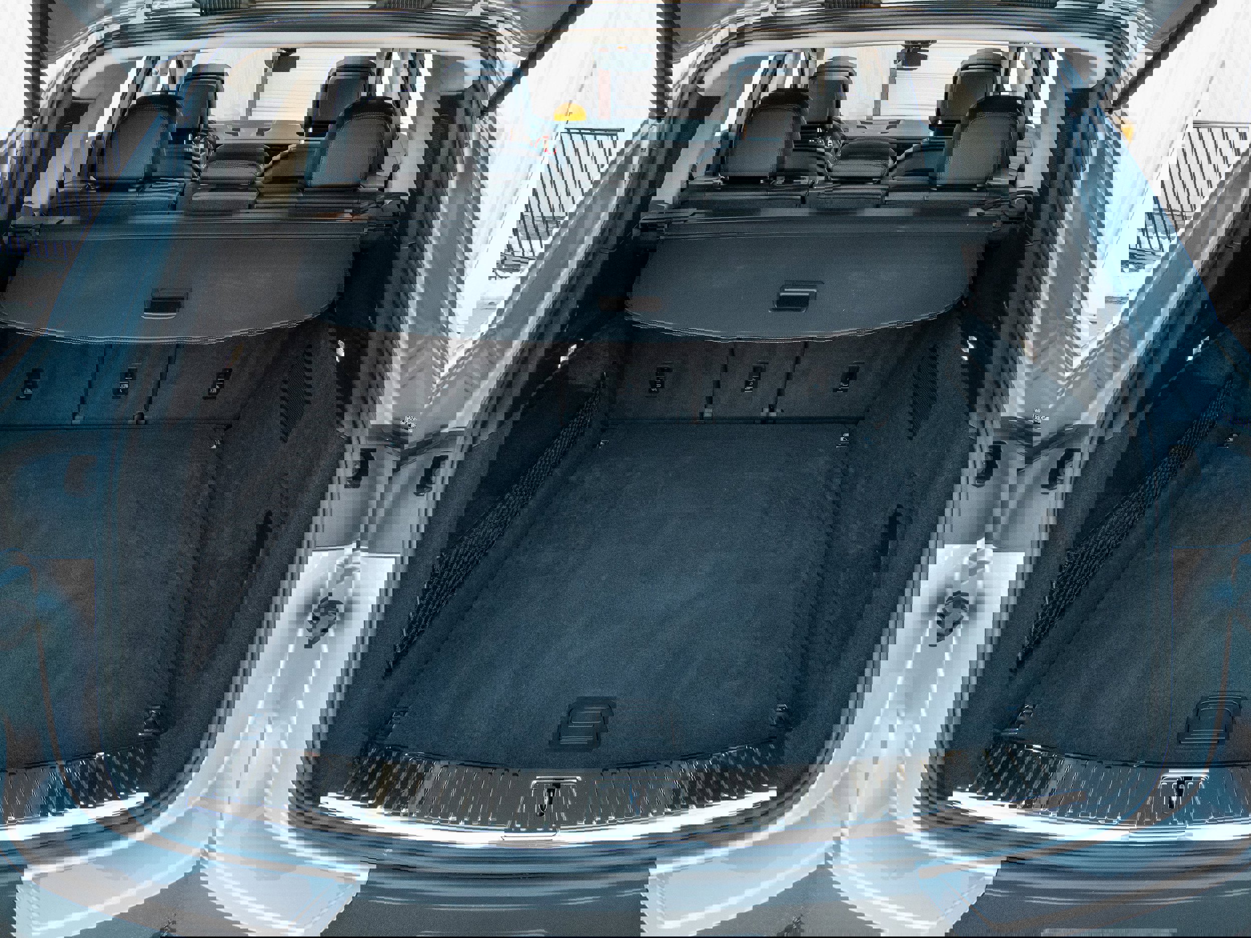 Certified 2024 Porsche Cayenne w/ Premium Package Plus (PFM) image 37