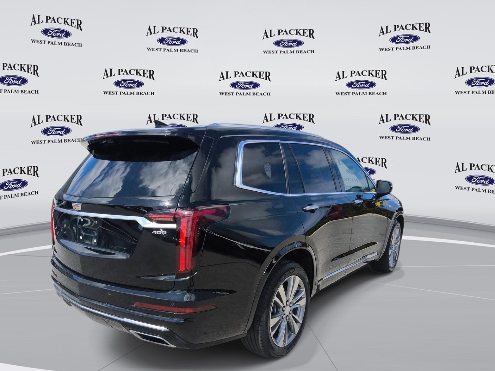 Used 2023 Cadillac XT6 Premium Luxury w/ Technology Package FWD image 5
