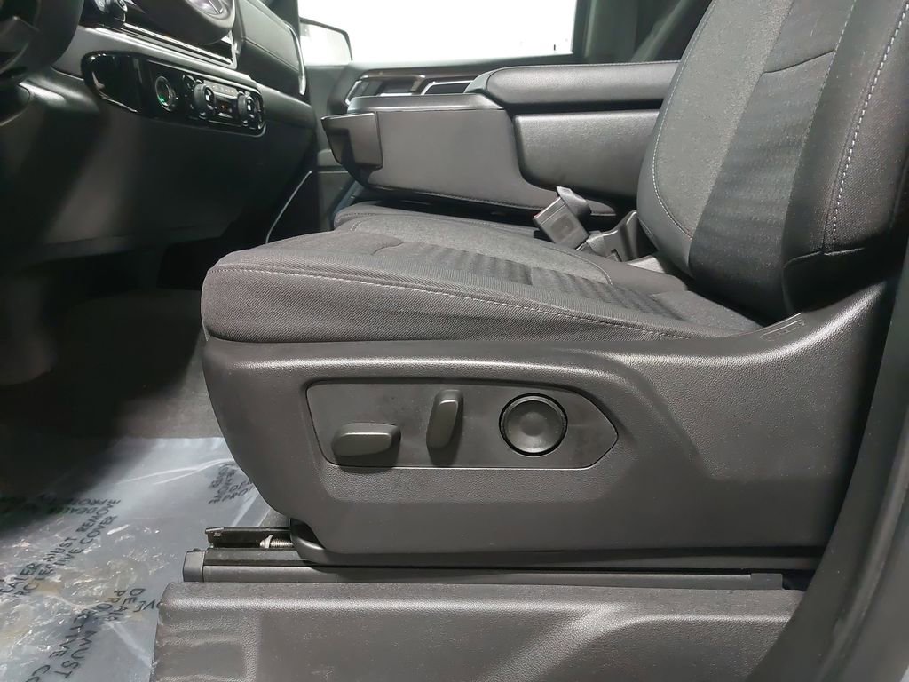 Used 2023 Chevrolet Silverado 1500 LT image 30