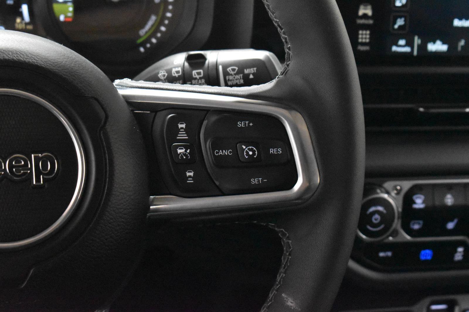 Used 2025 Jeep Wrangler Sahara image 9