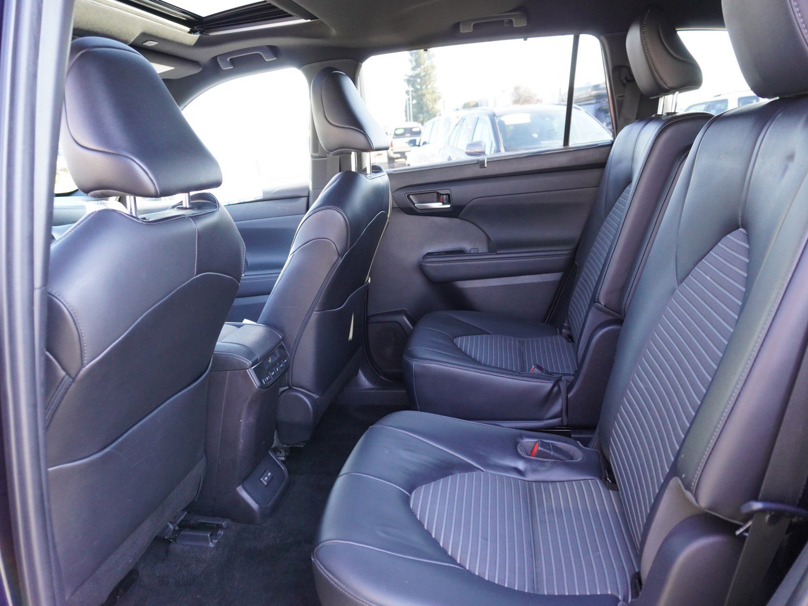 Used 2023 Toyota Highlander XSE image 14