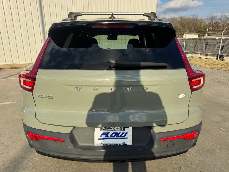 Used 2021 Volvo XC40 P8 Recharge w/ Advanced Package image 18