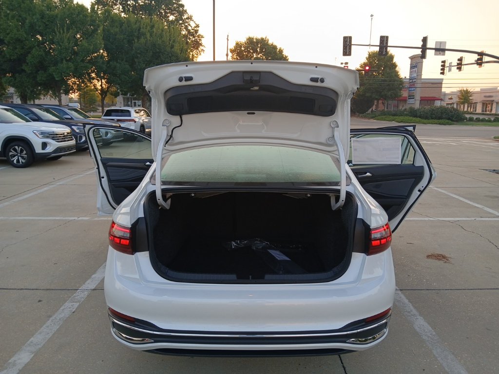 New 2027 Volkswagen Jetta SEL FWD image 22