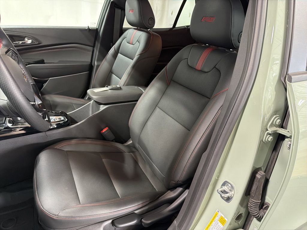 Certified 2024 Chevrolet Trax RS w/ Driver Confidence Package image 5