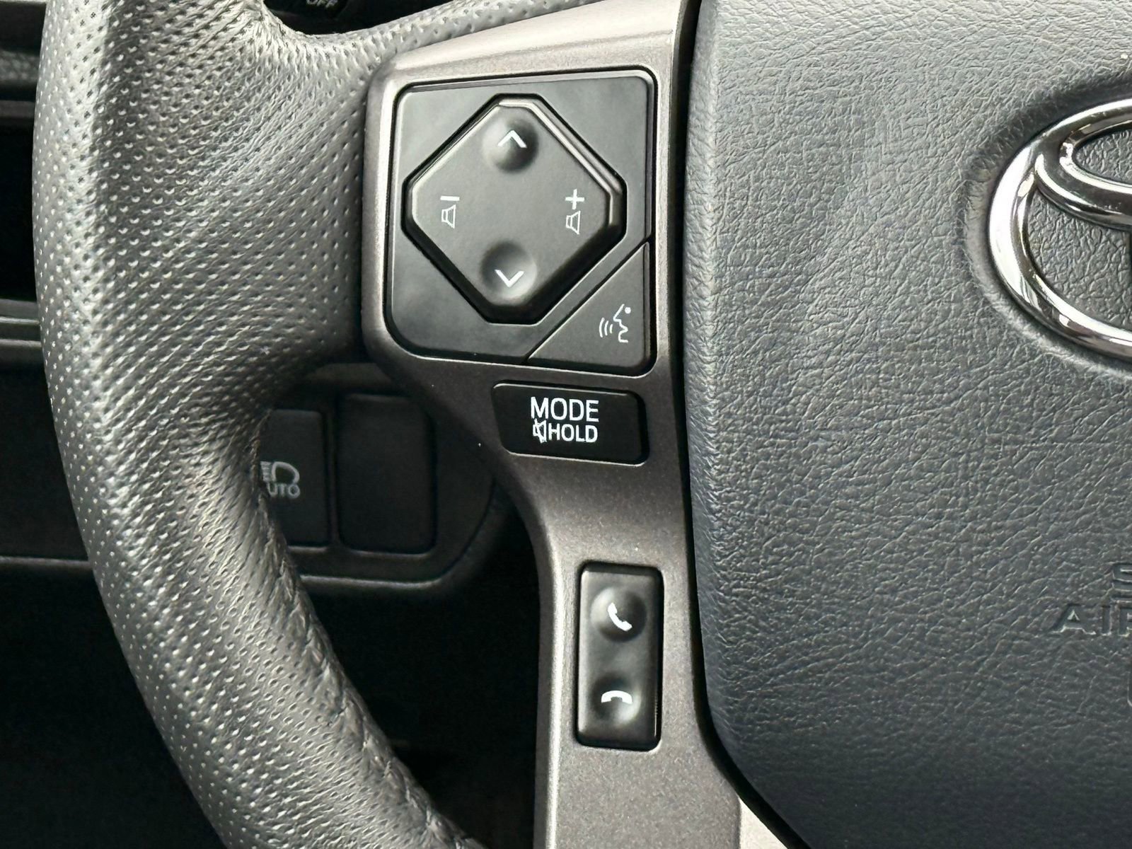 Used 2018 Toyota Tacoma TRD Off-Road image 30