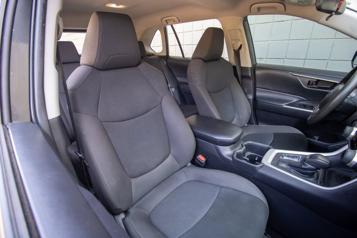 Used 2022 Toyota RAV4 LE FWD image 19