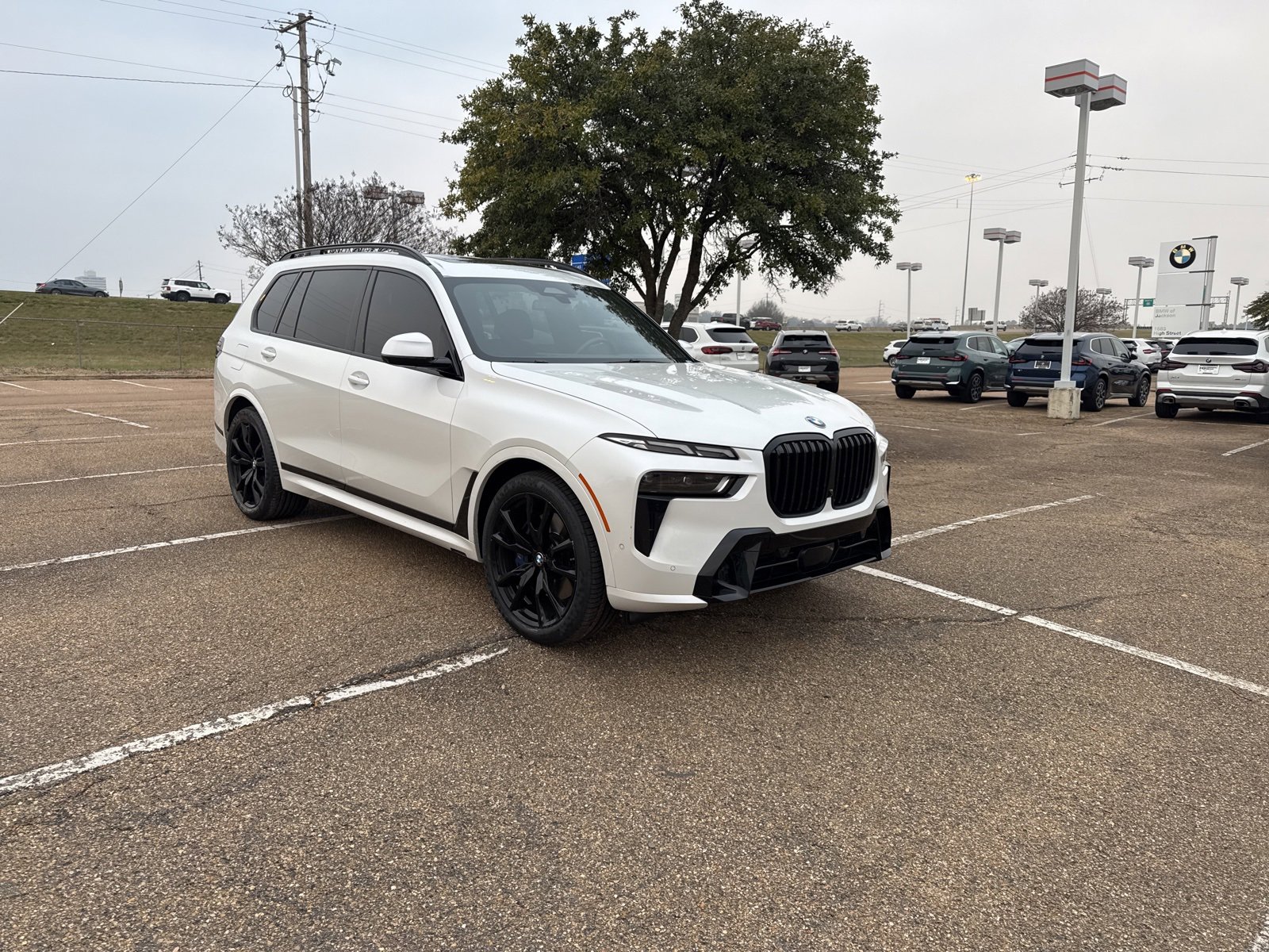 Certified 2023 BMW X7 xDrive40i w/ Executive Package image 3