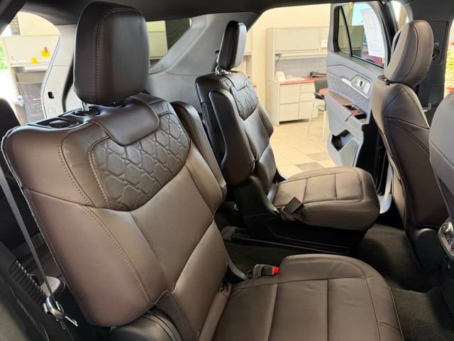 Used 2025 Ford Explorer Platinum w/ Ultimate Package AWD/4WD image 36