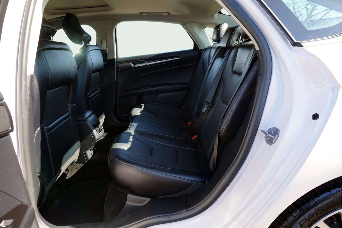 Used 2017 Ford Fusion Energi Titanium FWD image 21