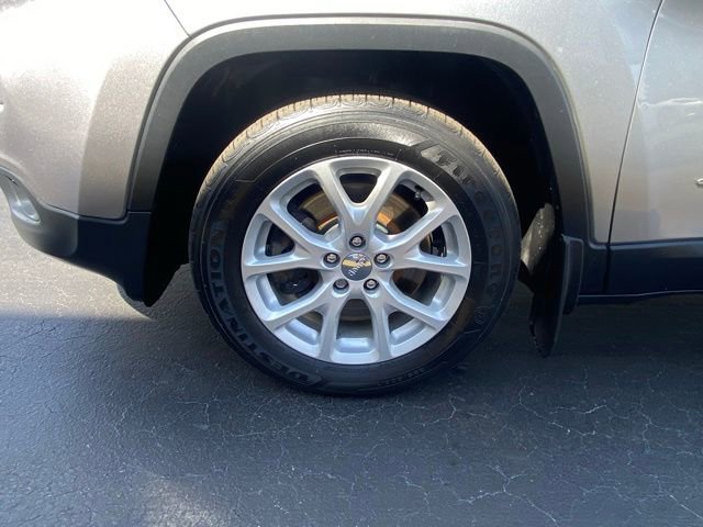 Used 2017 Jeep Cherokee Latitude w/ Comfort & Sound Group image 12