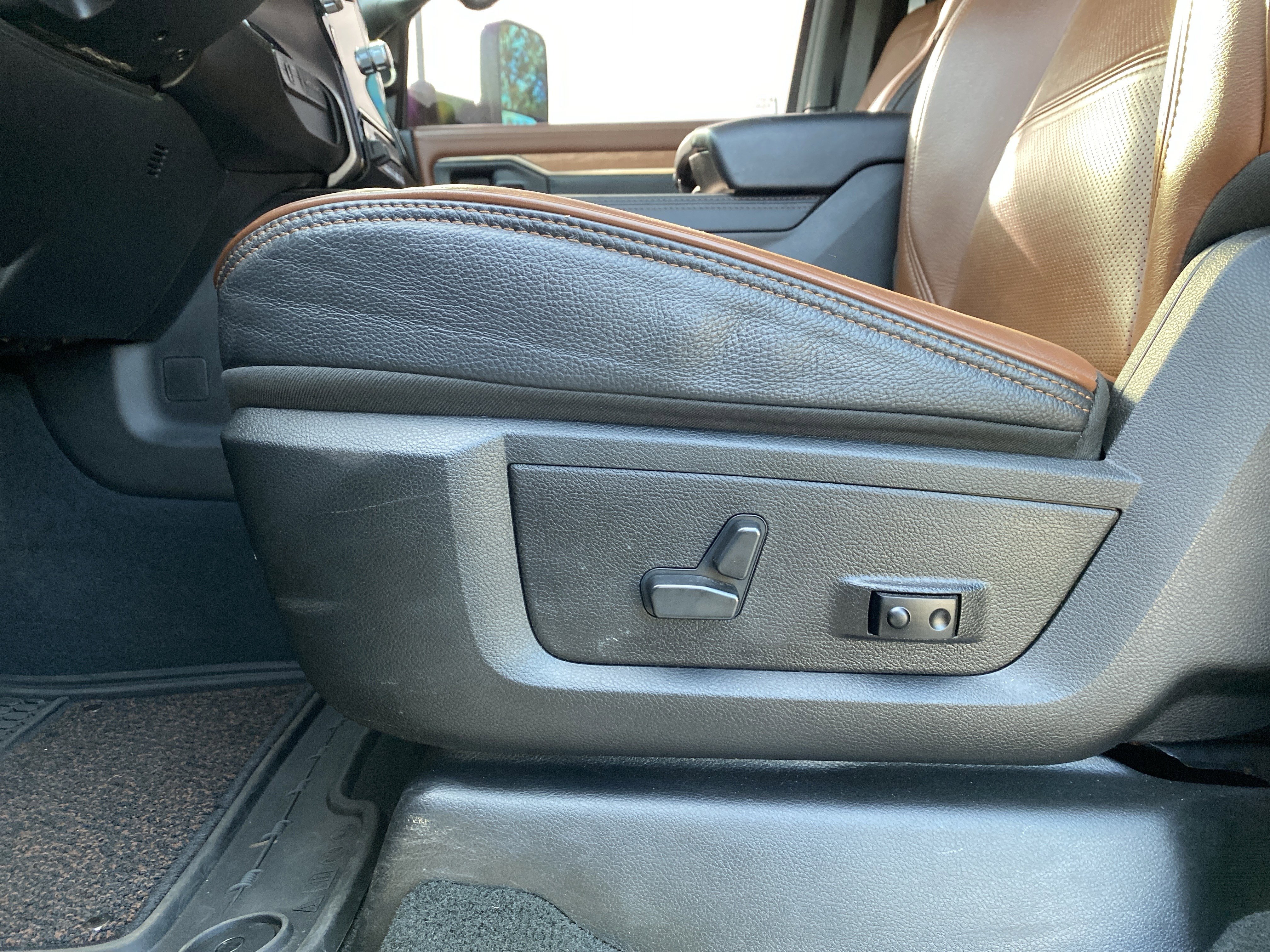 Used 2022 RAM 3500 Limited w/ Max Tow Package image 27