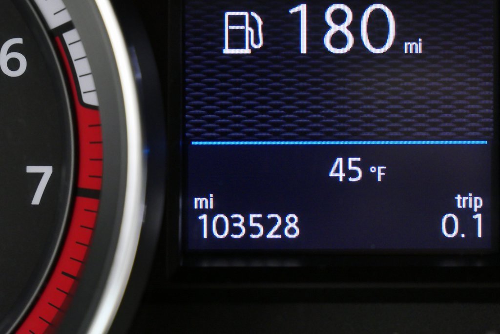 Used 2017 Volkswagen Golf R 4-Door image 25