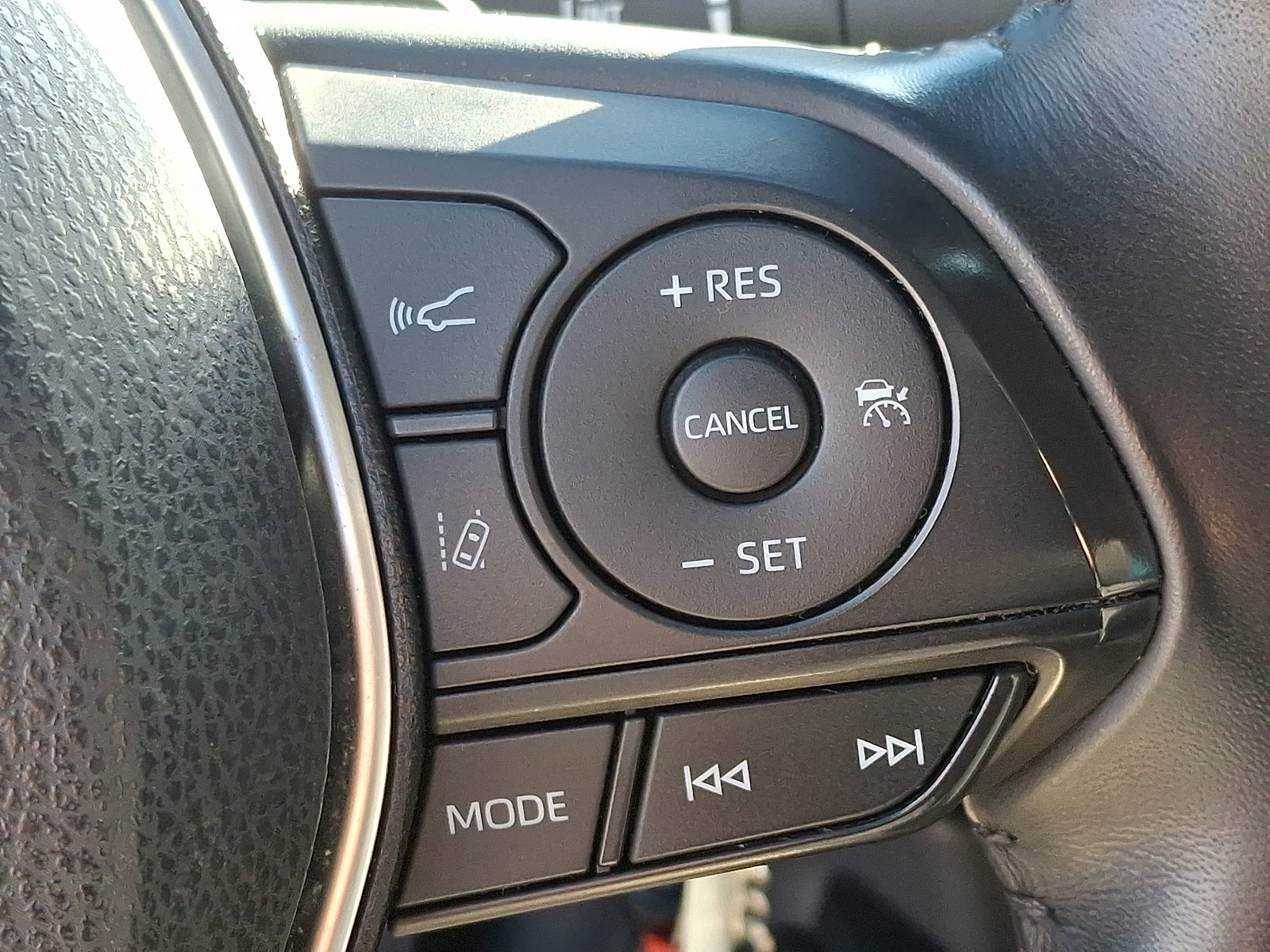 Used 2018 Toyota Camry SE image 21