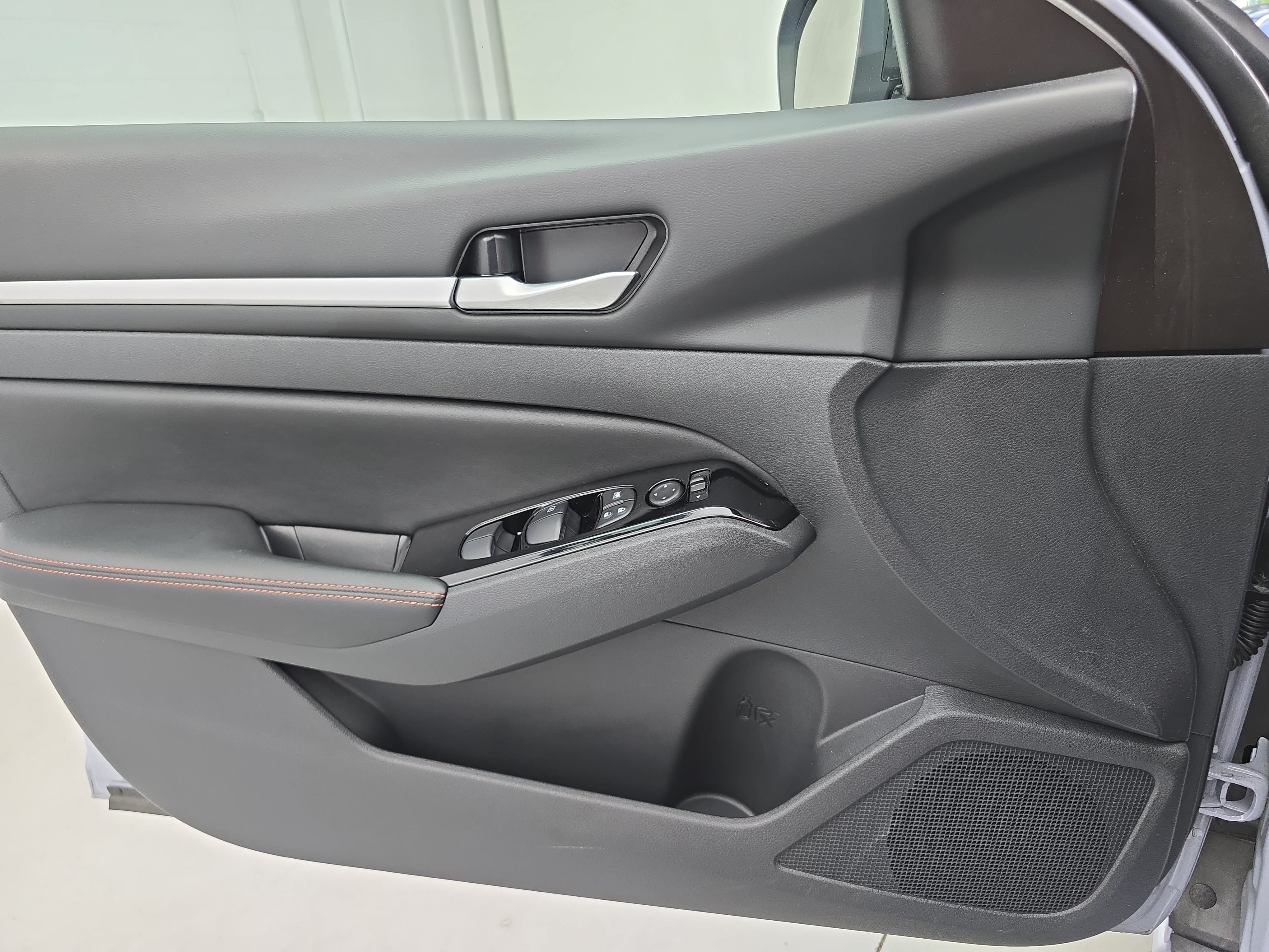 Certified 2025 Nissan Altima 2.5 SR FWD image 25