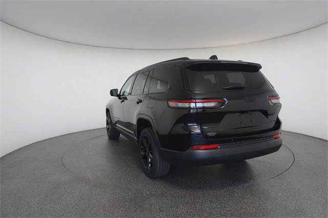 Used 2023 Jeep Grand Cherokee L Limited w/ Black Appearance Package image 13