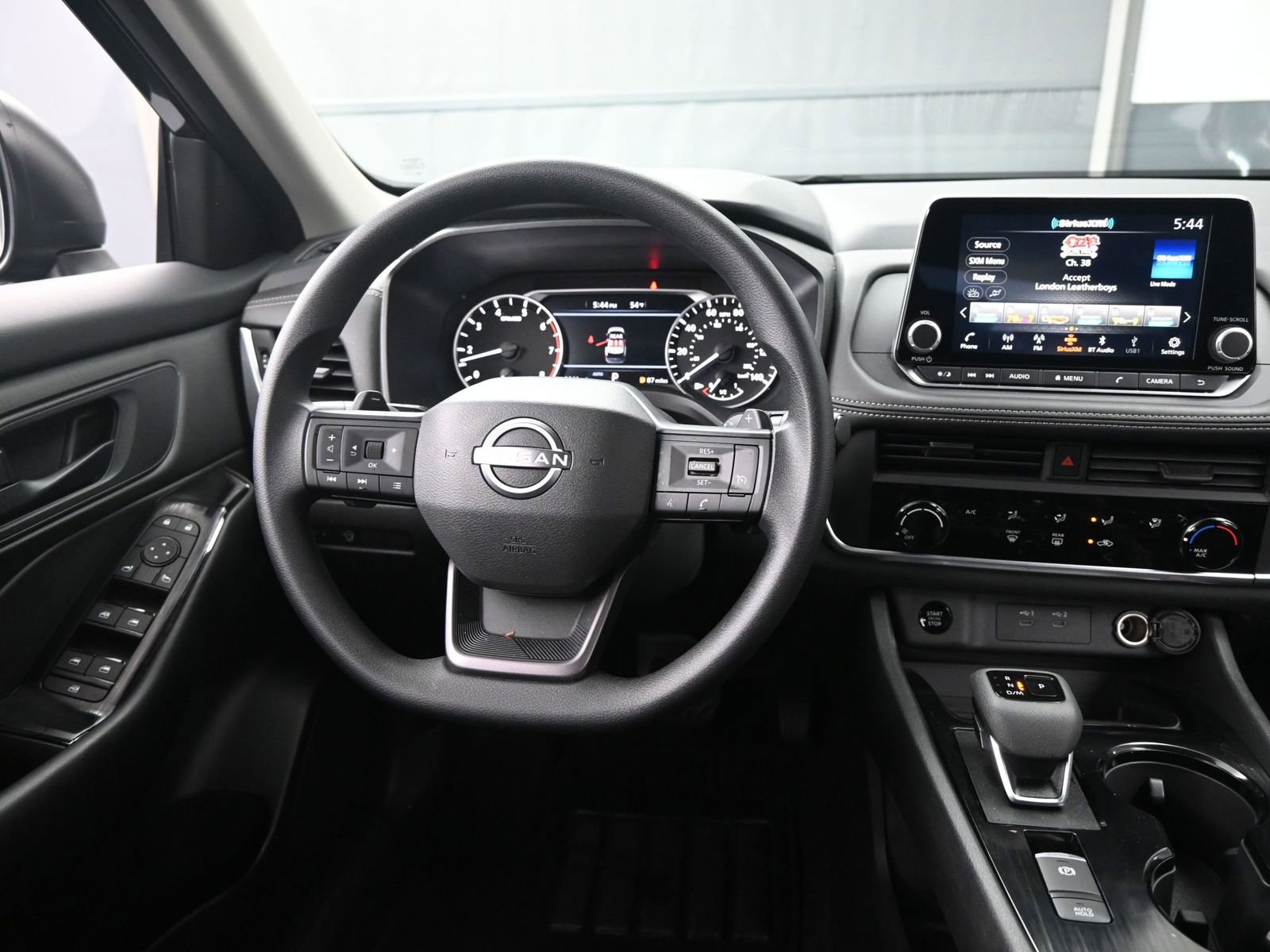 Used 2025 Nissan Rogue S image 12