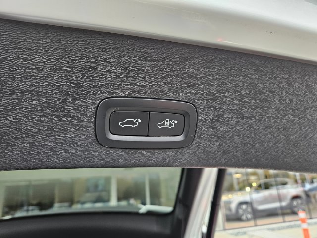 Certified 2023 Volvo C40 P8 Recharge Ultimate w/ Protection Package Premier AWD/4WD image 13