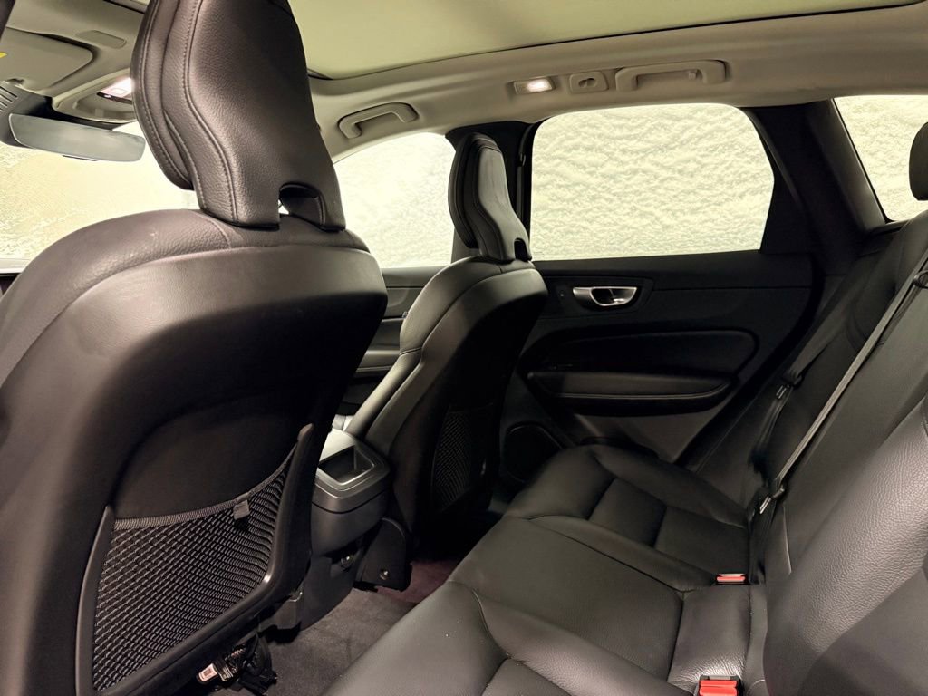 Used 2023 Volvo XC60 B5 Plus image 20