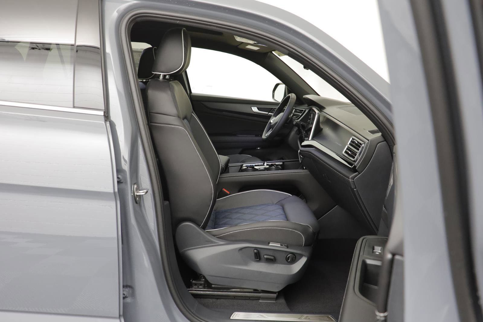 New 2026 Volkswagen Atlas Cross Sport SEL Premium R-Line image 19