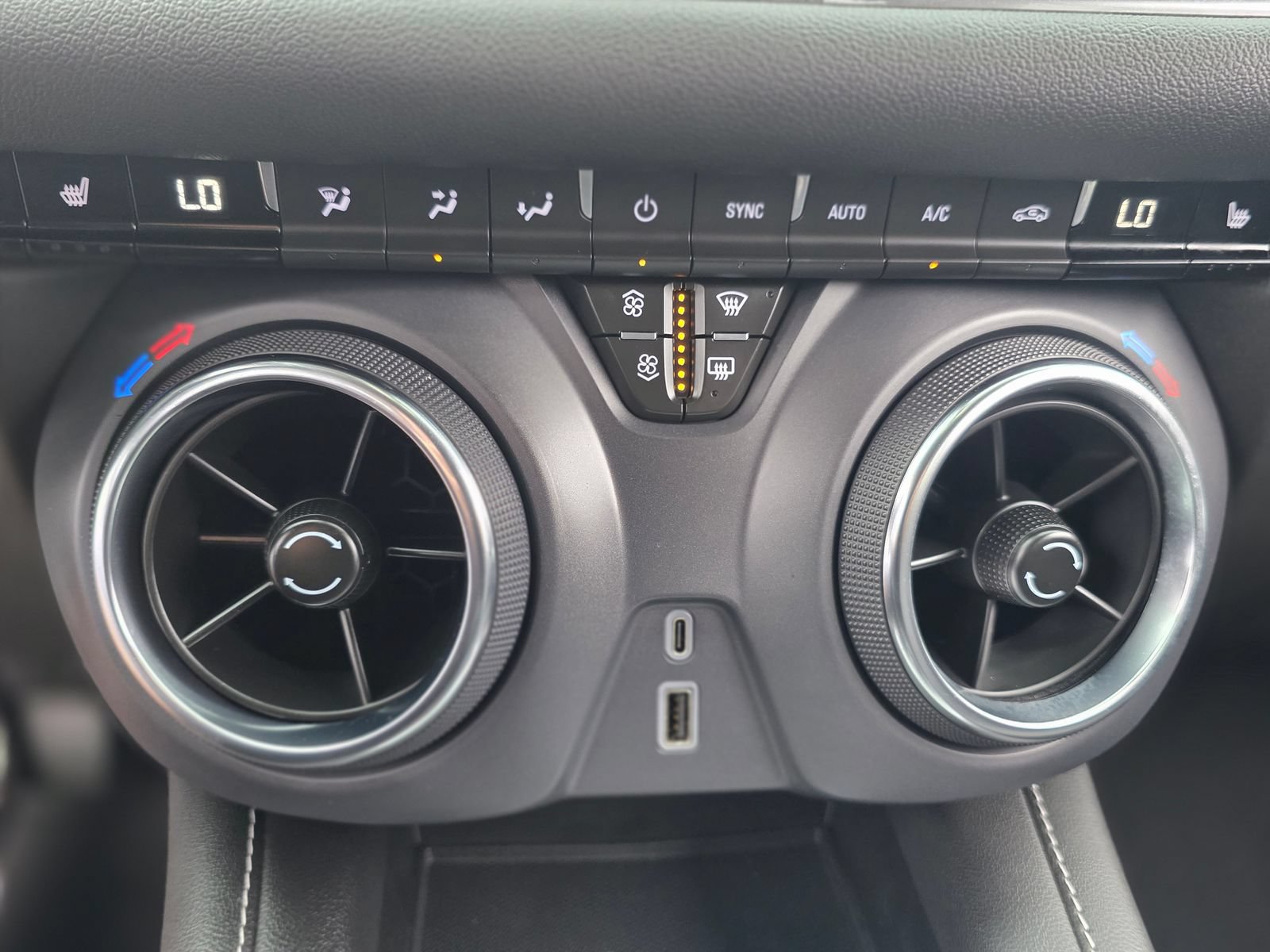 Used 2025 Chevrolet Blazer LT FWD image 33