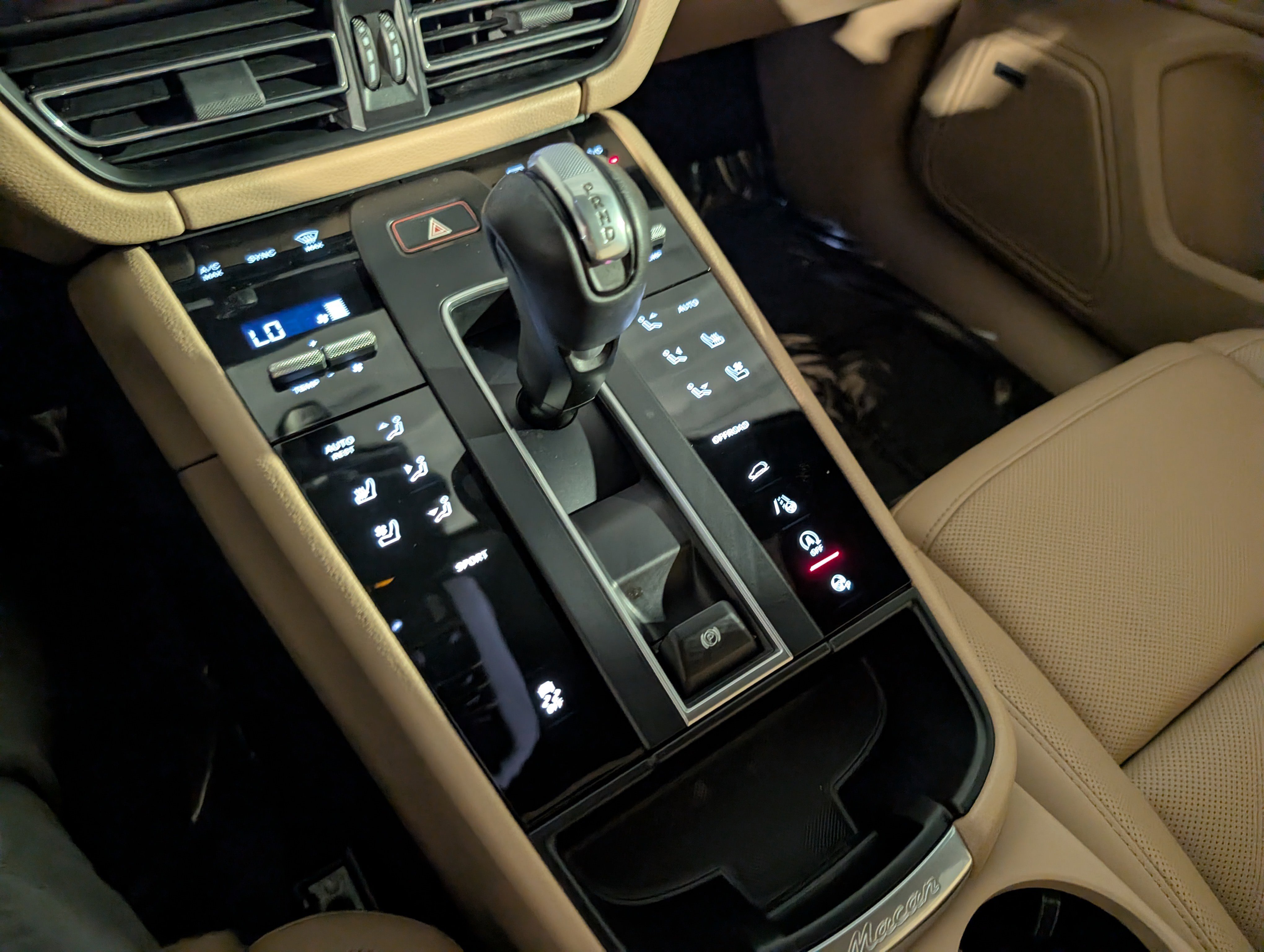 Certified 2022 Porsche Macan image 38