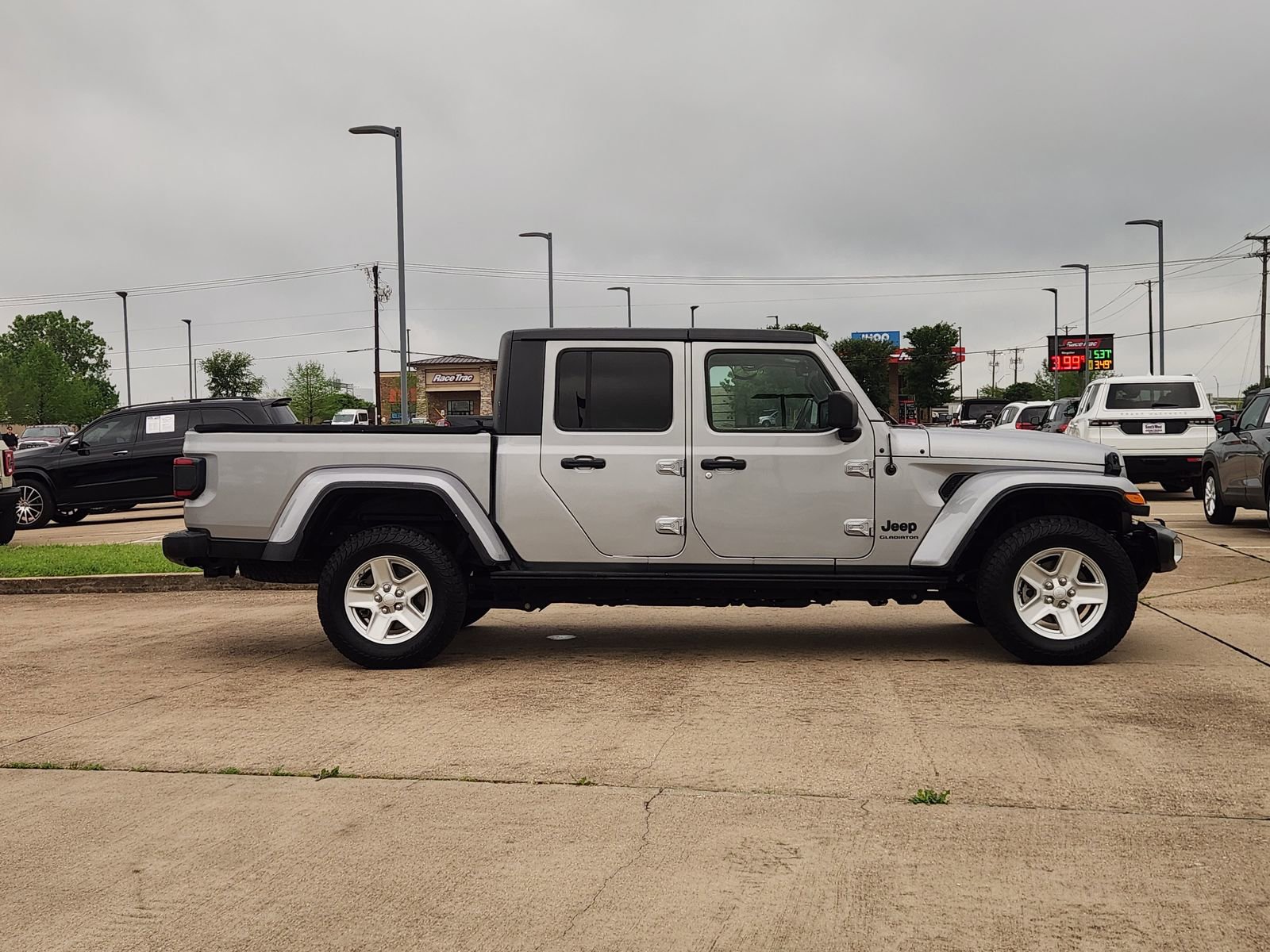 Used 2021 Jeep Gladiator Sport AWD/4WD image 7