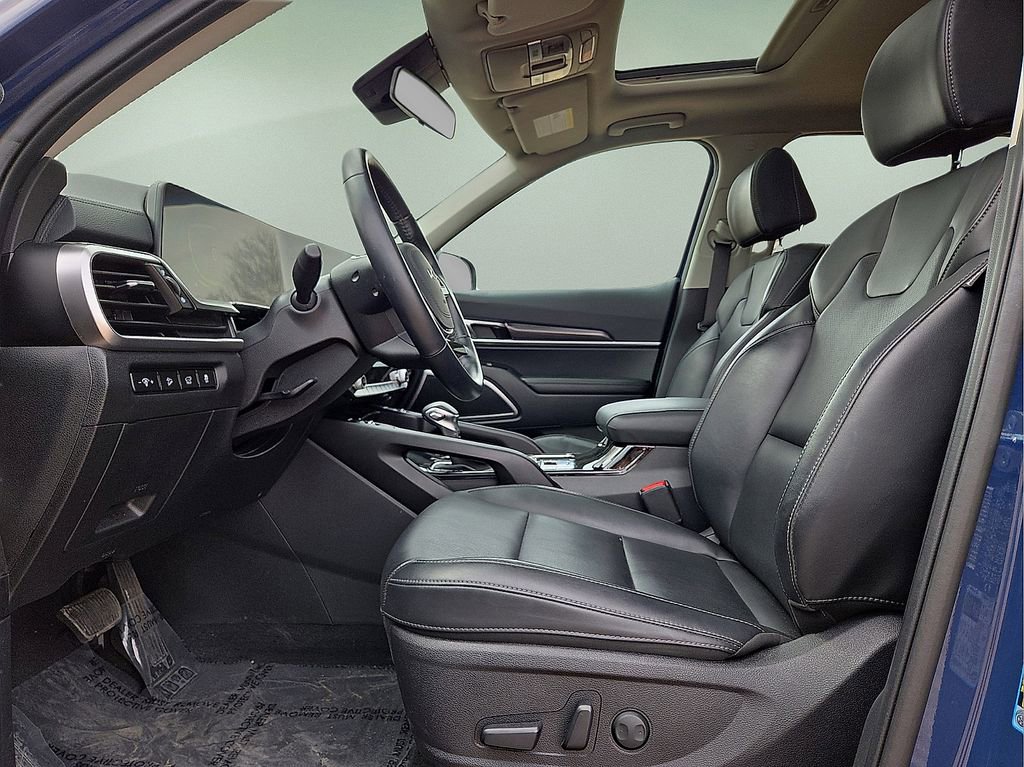Used 2025 Kia Telluride S image 23