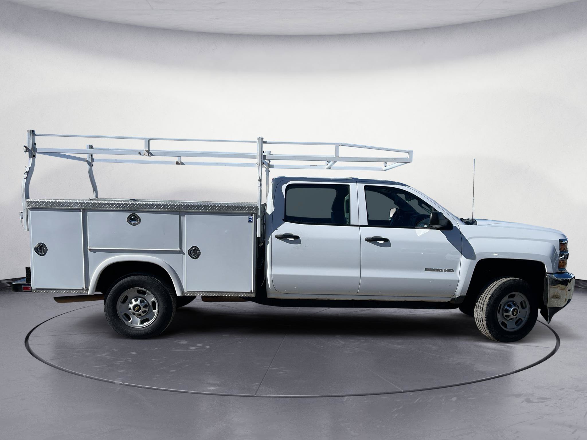 Used 2018 Chevrolet Silverado 2500 W/T RWD image 2