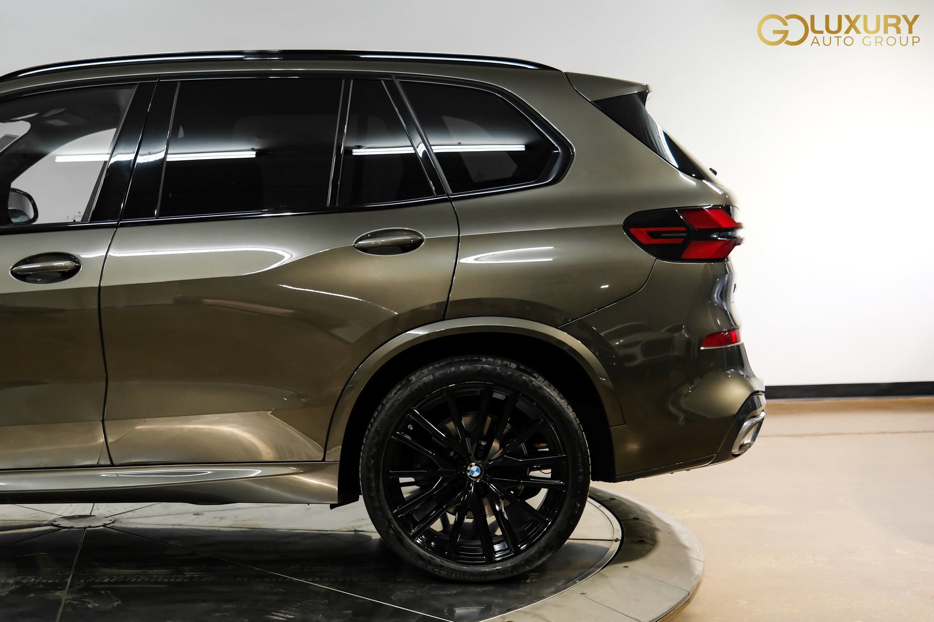 Used 2024 BMW X5 sDrive40i w/ M Sport Package RWD image 15