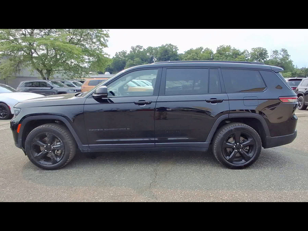 Certified 2023 Jeep Grand Cherokee L Limited w/ Black Appearance Package AWD/4WD image 5