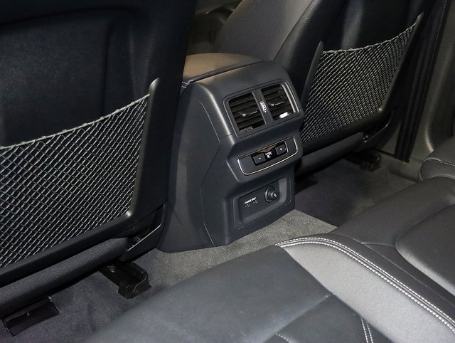 Used 2025 Audi Q5 e Premium Plus w/ Premium Plus Package image 15