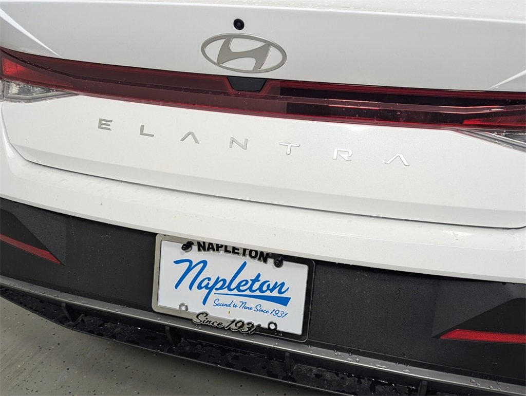 Certified 2025 Hyundai Elantra SE image 8