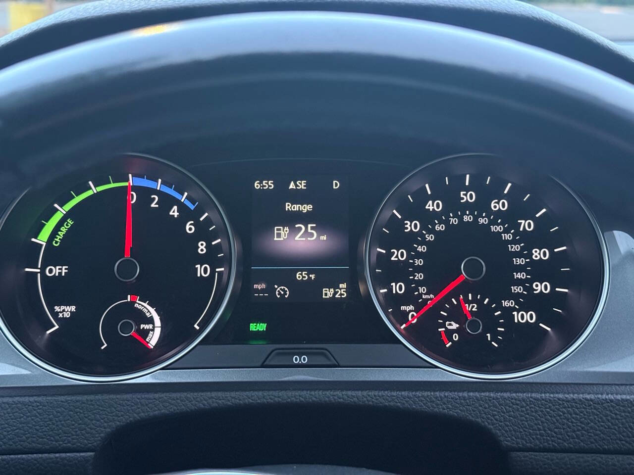 Used 2016 Volkswagen e-Golf SEL Premium w/ Driver Assistance Package image 26