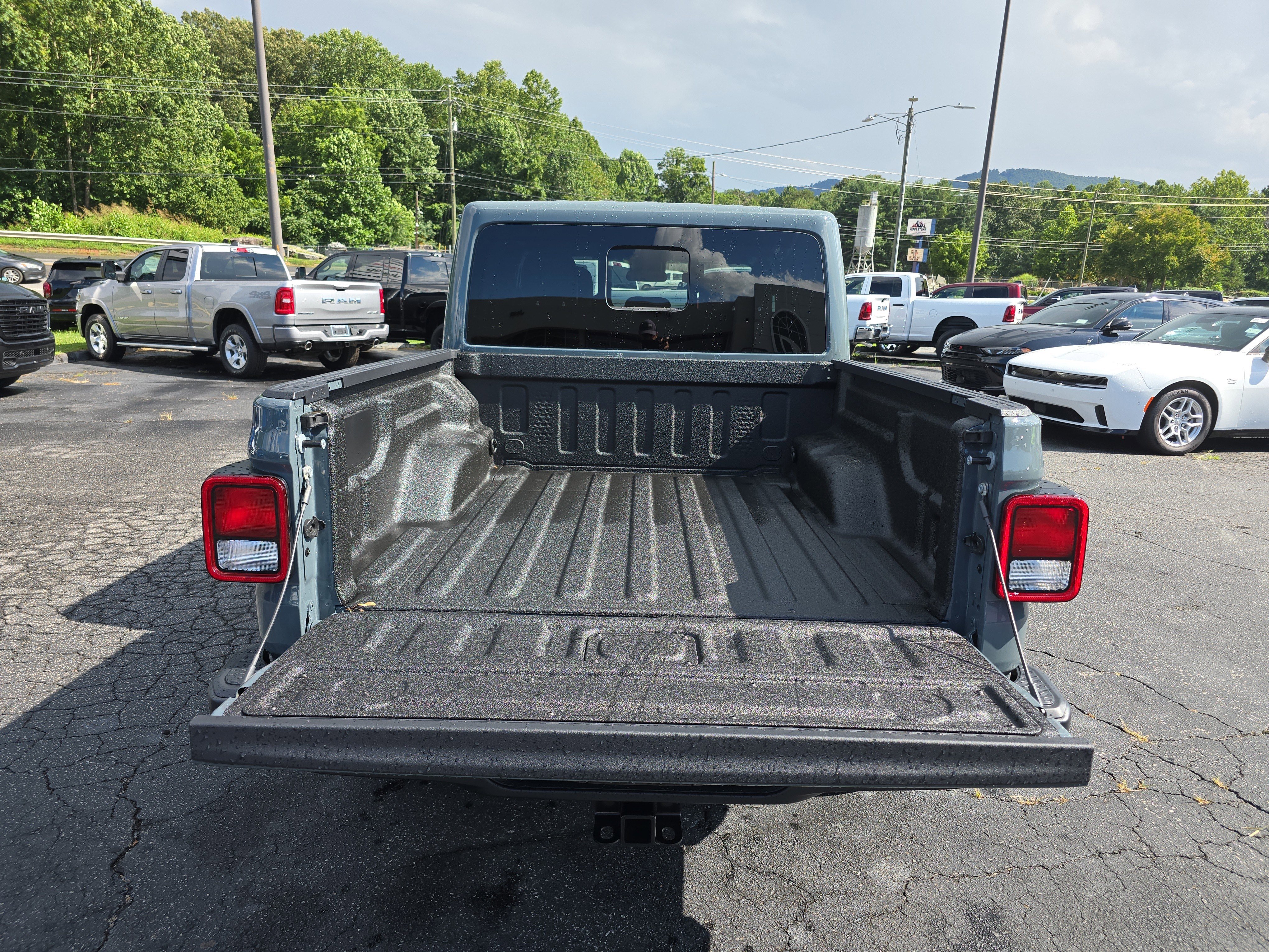 New 2025 Jeep Gladiator Sport w/ Premium Package image 5