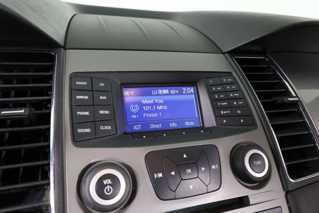 Used 2015 Ford Taurus SEL image 34