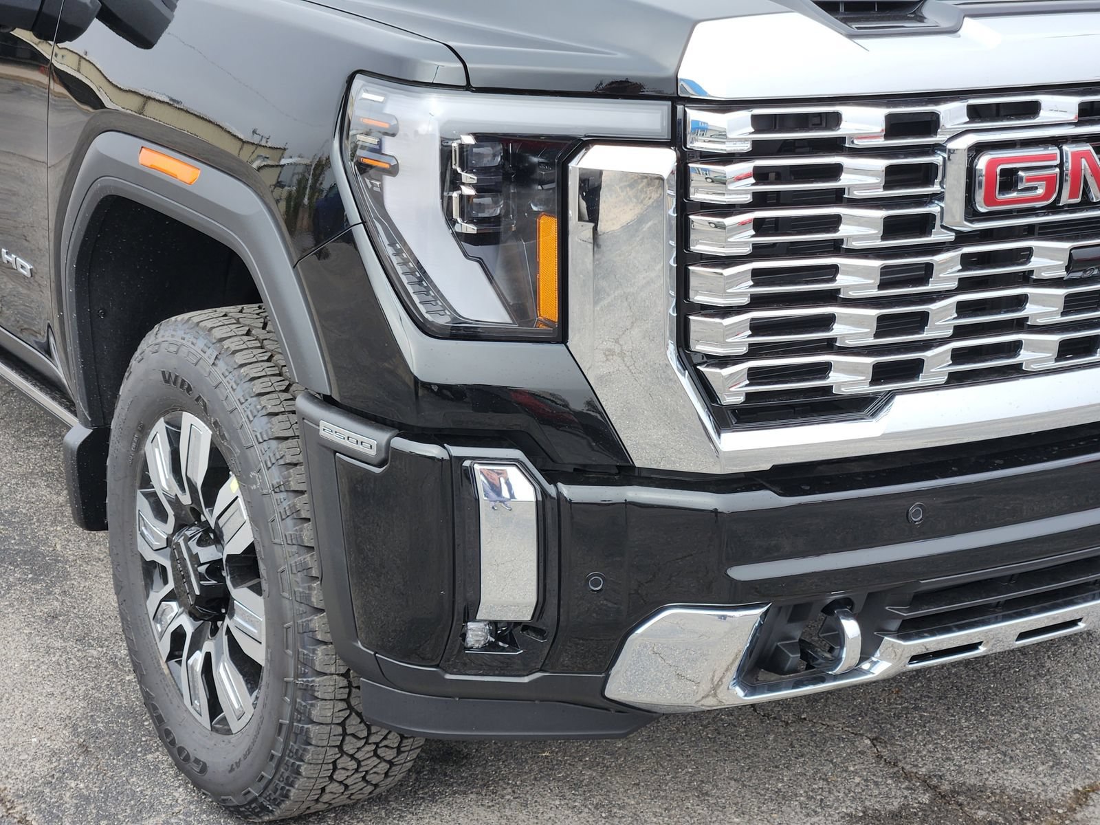 New 2026 GMC Sierra 2500 Denali w/ Denali Reserve Package AWD/4WD image 10