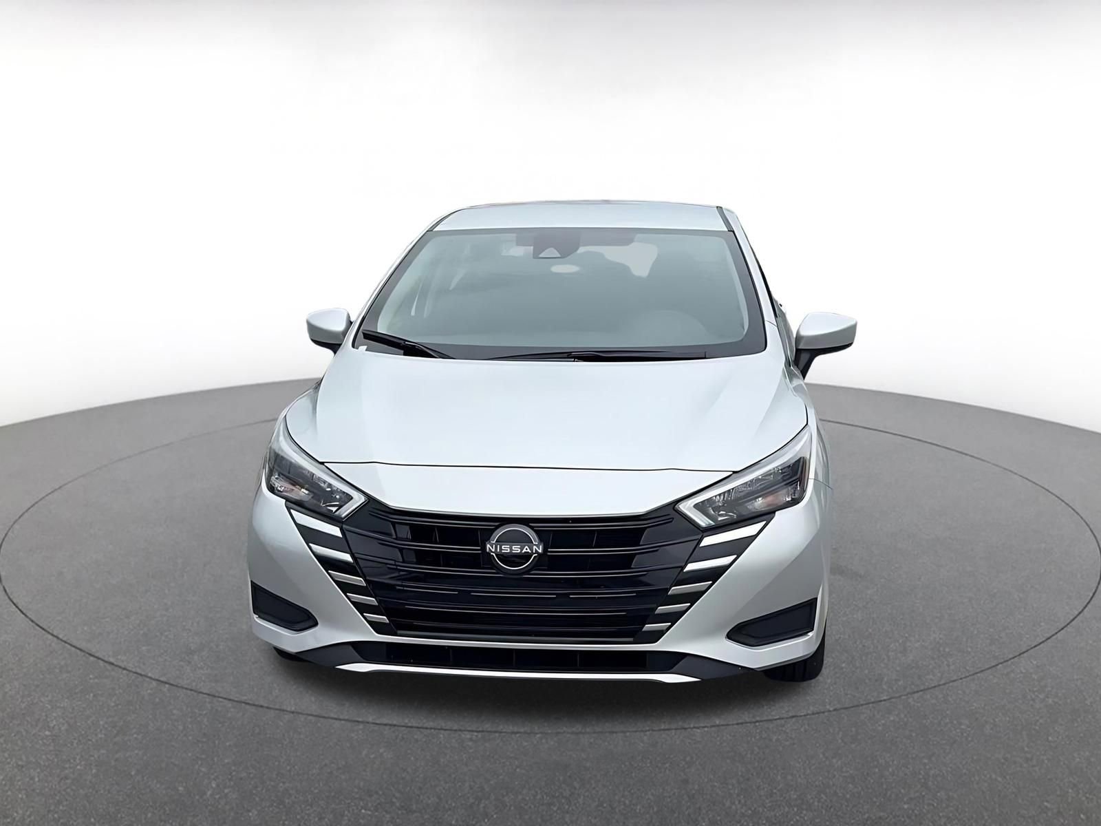 Used 2025 Nissan Versa SV FWD image 4