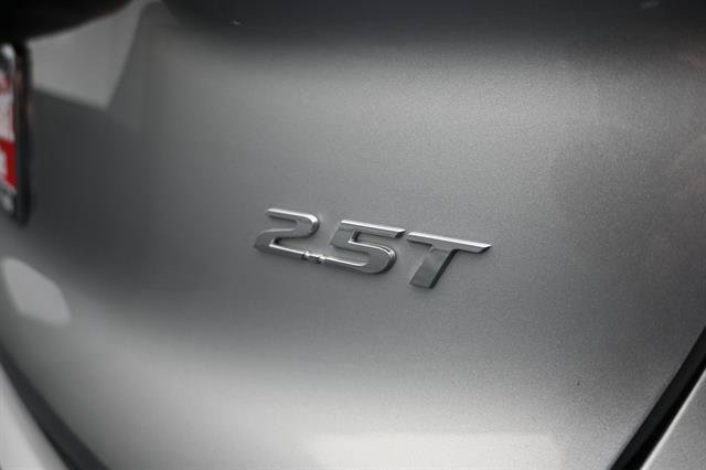 Used 2023 Hyundai Santa Fe Limited w/ Cargo Package FWD image 5