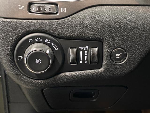 Used 2019 Jeep Cherokee Latitude Plus w/ Comfort/Convenience Group image 24