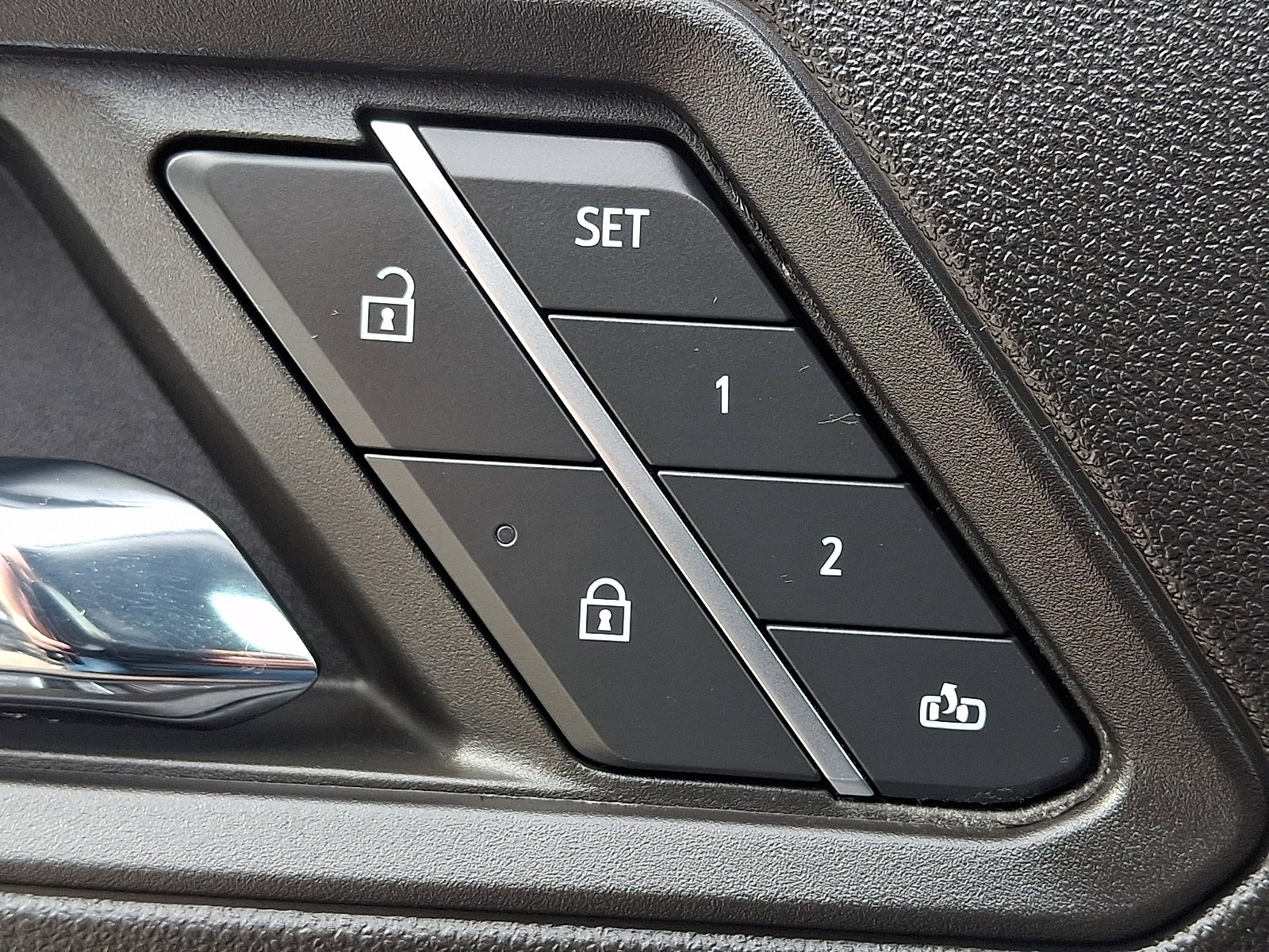Used 2023 GMC Canyon Denali w/ Denali Black Edition image 28