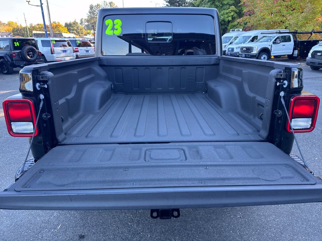 Used 2023 Jeep Gladiator Rubicon w/ Cold Weather Group AWD/4WD image 24