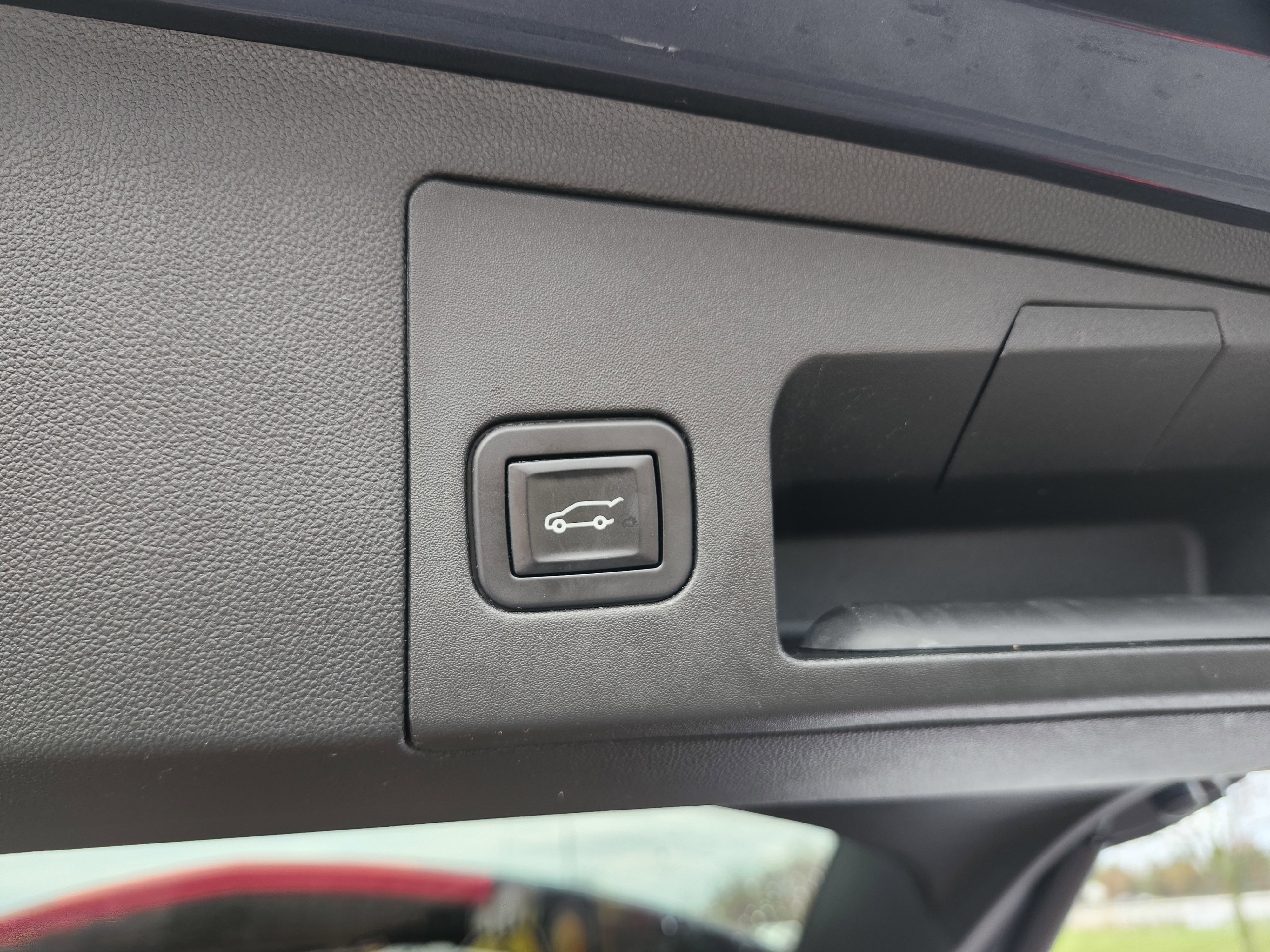 Used 2018 Cadillac XT5 AWD image 25