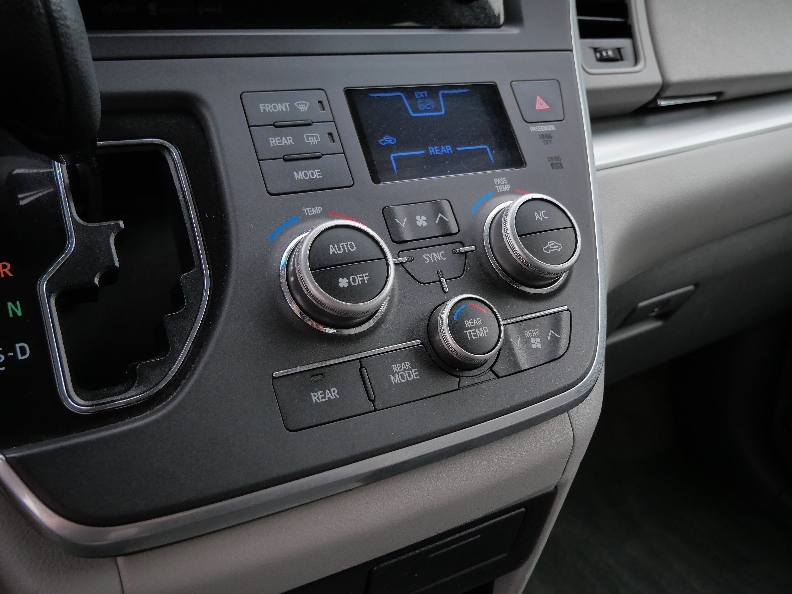 Used 2016 Toyota Sienna LE FWD image 23