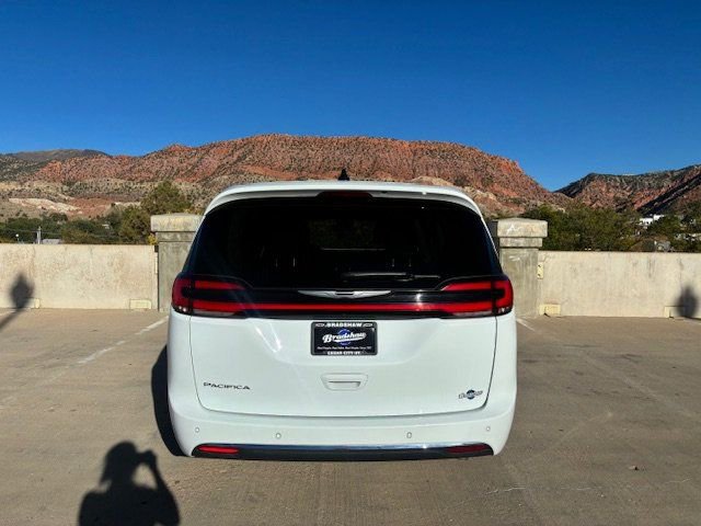 Used 2024 Chrysler Pacifica Touring-L image 7