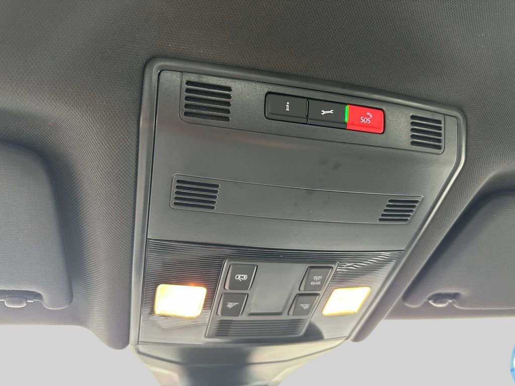 Used 2025 Volkswagen Jetta Sport image 33