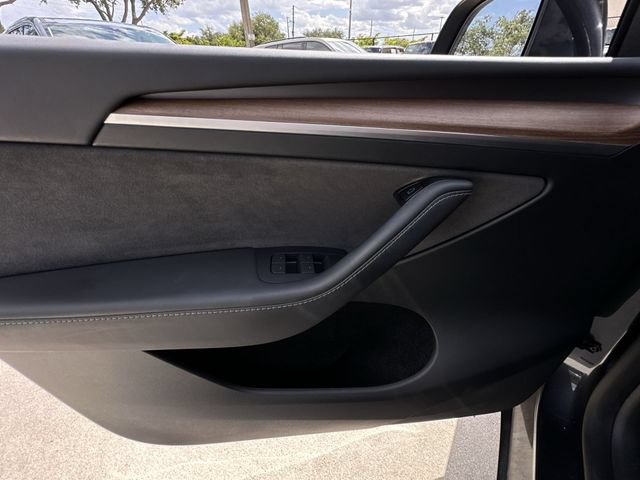 Used 2024 Tesla Model Y Long Range AWD/4WD image 21