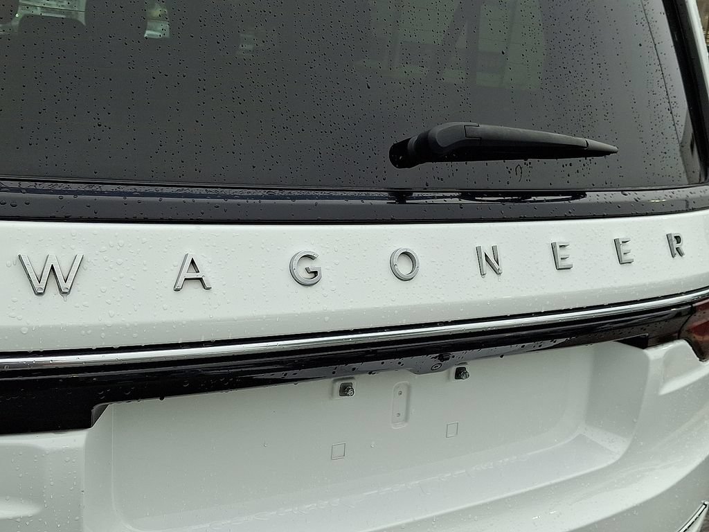 Certified 2023 Jeep Wagoneer L Series II AWD/4WD image 35