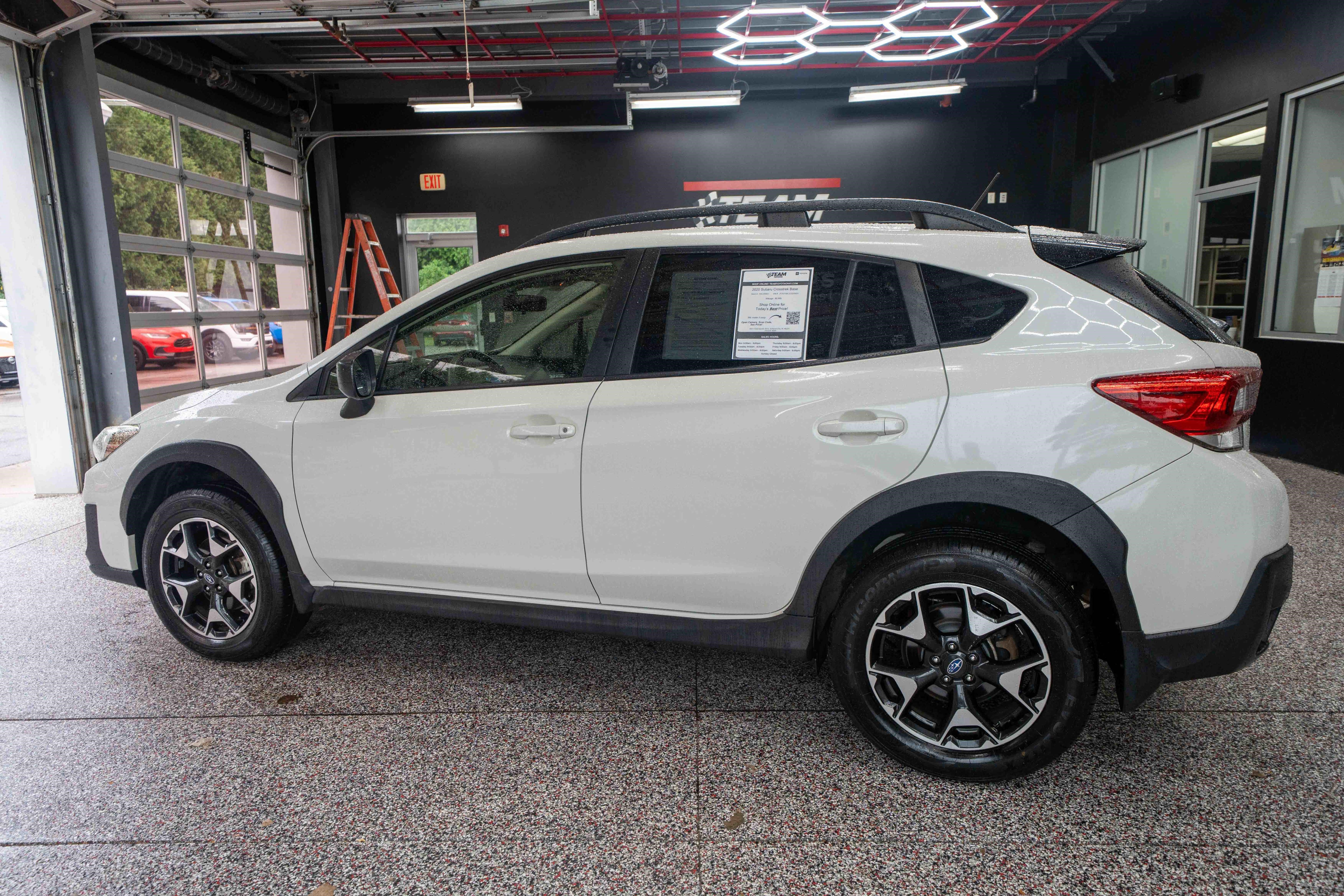 Used 2020 Subaru Crosstrek 2.0i AWD/4WD image 2